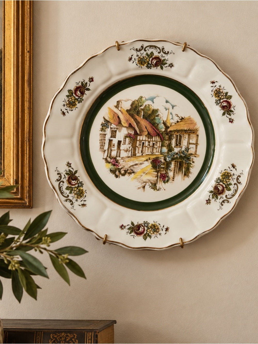 English Rural Cottage Scenic Decorative Plate in Green and White